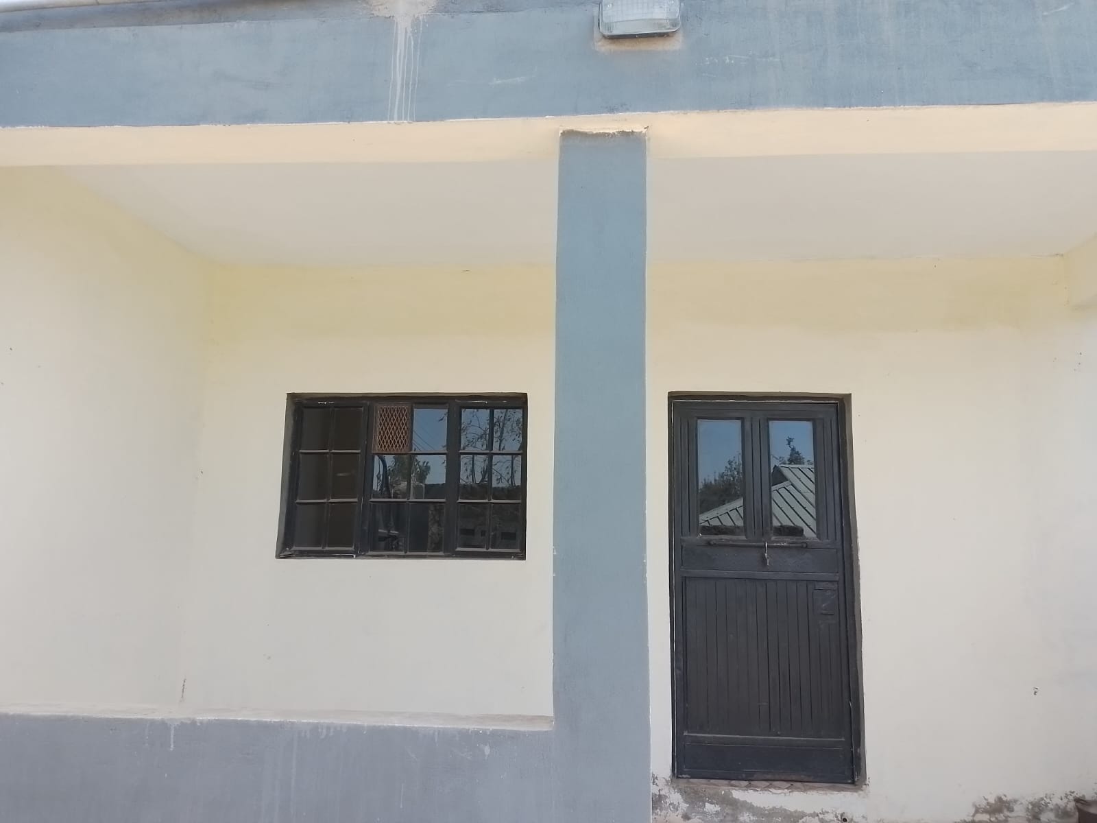 The property is situated in an own compound built as an extension. Secure neighborhood with easy access to Mombasa Road. Accomodation details comprise; entry porch, kitchen fitted with below and overhead cabinets, spacious dining cum lounge, passage, showerroom fitted WC, WHB and OHS, spacious bedroom fitted with built in wardrobes. The property is a good fit for a young family working along Mombasa Road, Athi River, Sabaki, Kitengela etc.